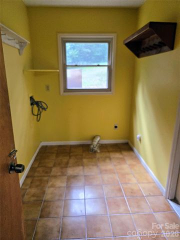 813 Robinson Clemmer Road, Dallas, NC 28034