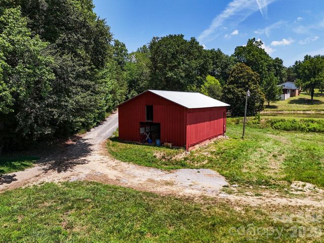 813 Robinson Clemmer Road, Dallas, NC 28034