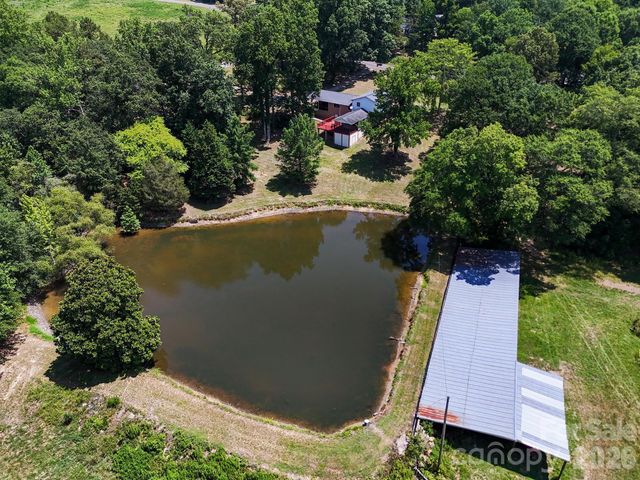 813 Robinson Clemmer Road, Dallas, NC 28034
