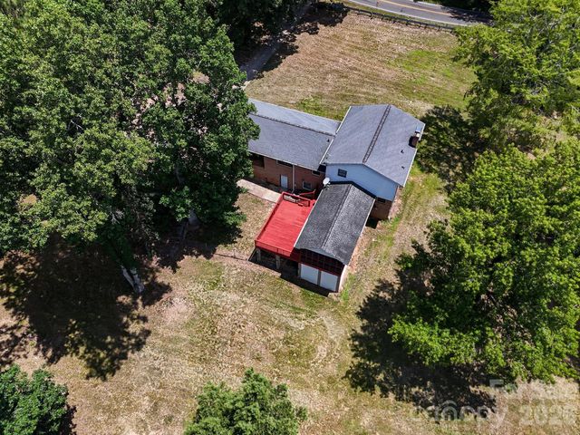813 Robinson Clemmer Road, Dallas, NC 28034