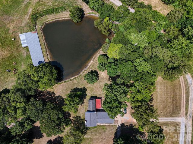 813 Robinson Clemmer Road, Dallas, NC 28034