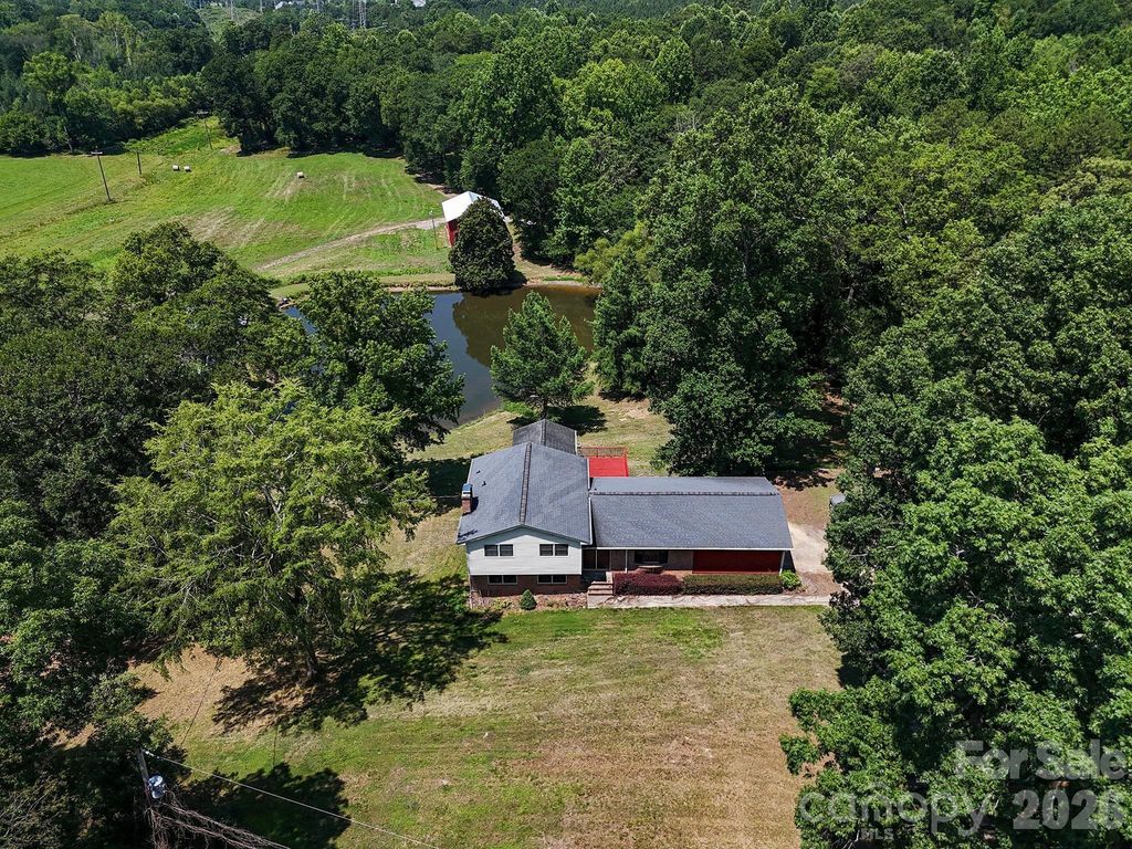 813 Robinson Clemmer Road, Dallas, NC 28034