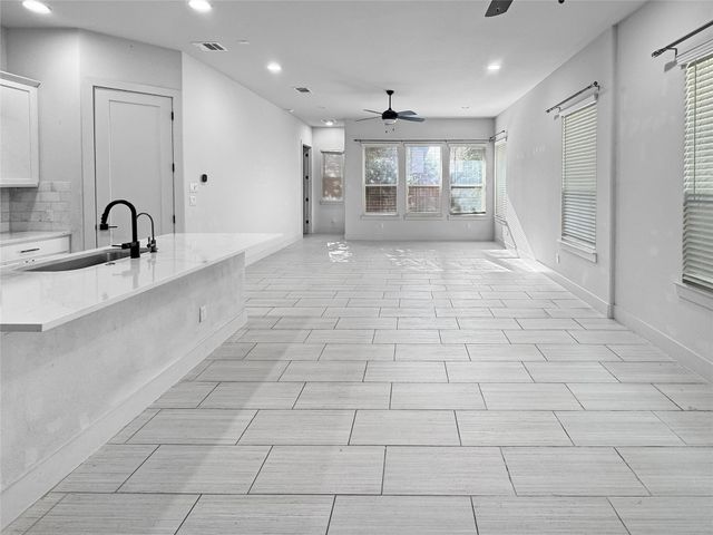 1220 Westborough LN, Leander, TX 78641