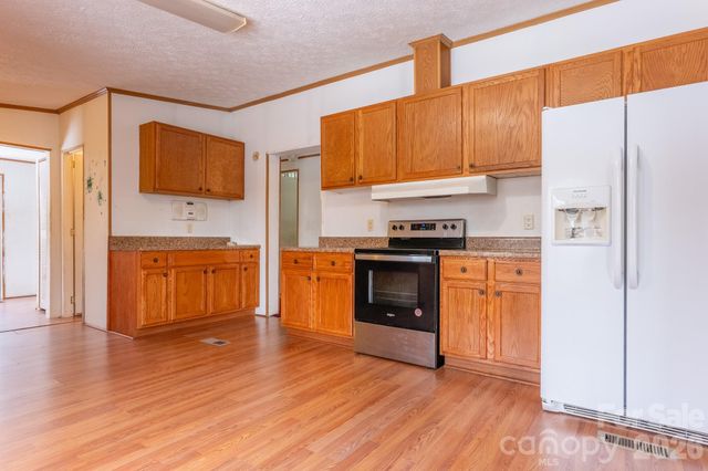 8636 County Line Road, Hickory, NC 28602