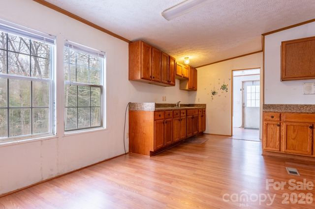 8636 County Line Road, Hickory, NC 28602