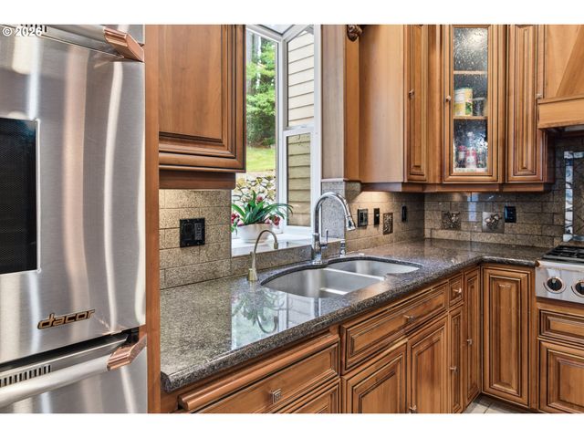 11233 Se RIMROCK Dr, Happy Valley, OR 97086