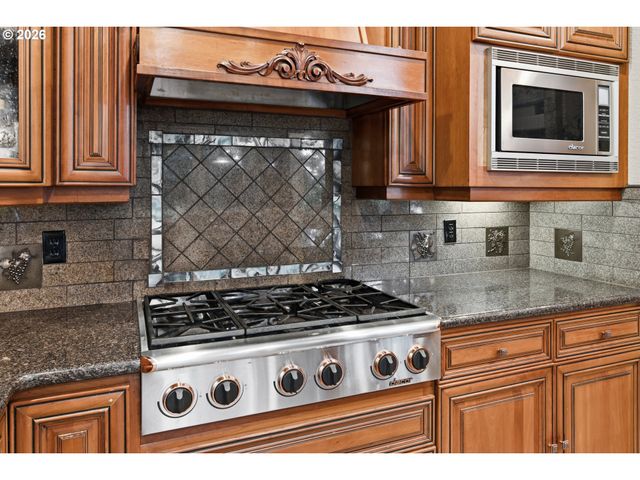 11233 Se RIMROCK Dr, Happy Valley, OR 97086