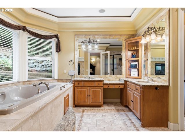 11233 Se RIMROCK Dr, Happy Valley, OR 97086