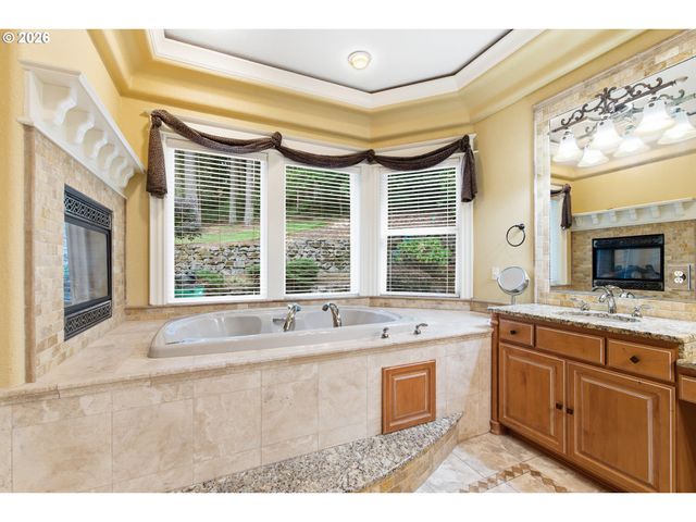11233 Se RIMROCK Dr, Happy Valley, OR 97086