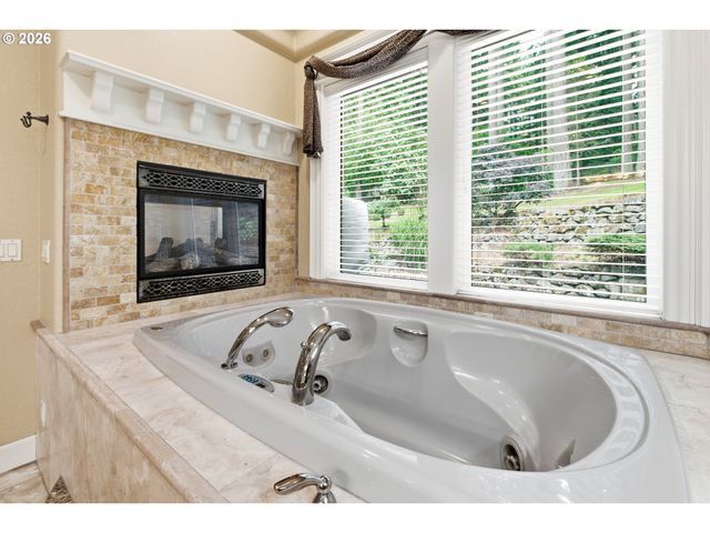 11233 Se RIMROCK Dr, Happy Valley, OR 97086