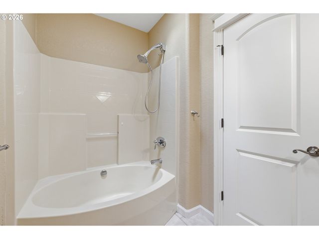 11233 Se RIMROCK Dr, Happy Valley, OR 97086