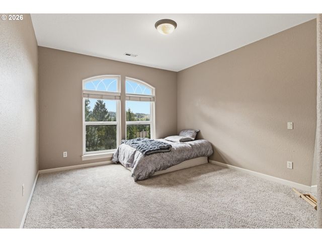 11233 Se RIMROCK Dr, Happy Valley, OR 97086