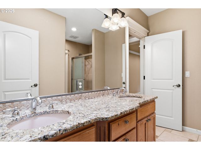11233 Se RIMROCK Dr, Happy Valley, OR 97086