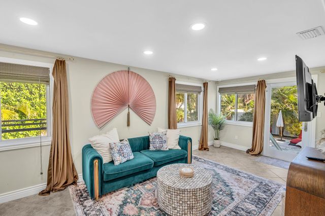 3450 NE 19th Avenue, Oakland Park, FL 33306