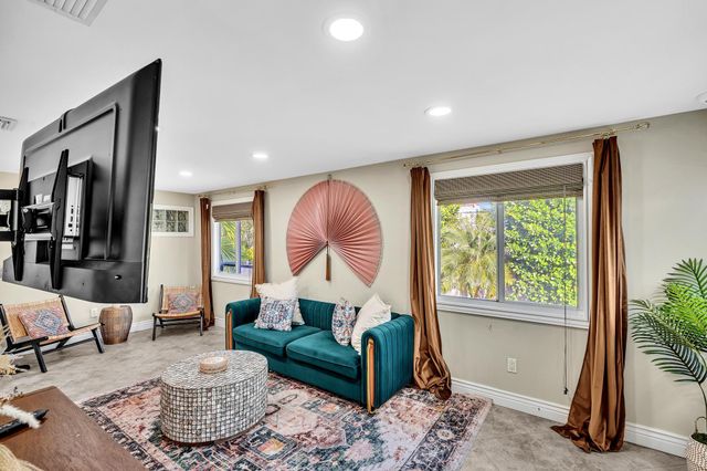 3450 NE 19th Avenue, Oakland Park, FL 33306