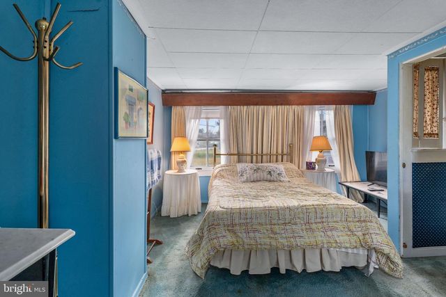 6 DELAWARE ST, Saint Georges, DE 19733