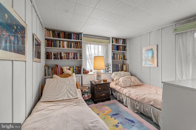 6 DELAWARE ST, Saint Georges, DE 19733