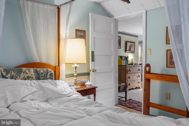 6 DELAWARE ST, Saint Georges, DE 19733