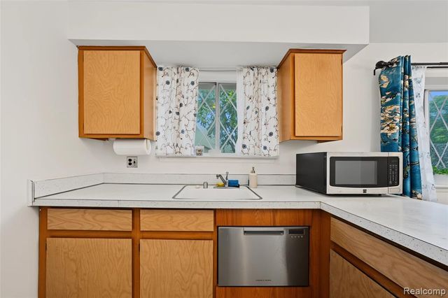 29289 Hayes Road F-10, Warren, MI 48088
