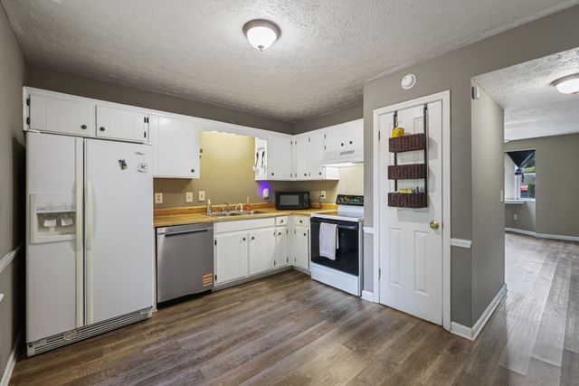 681 Mercer Dr, Hermitage, TN 37076