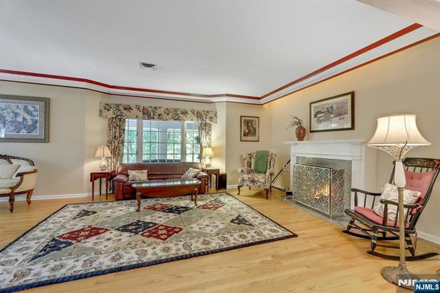 22 Crest Road, Hillsdale, NJ 07642