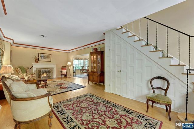 22 Crest Road, Hillsdale, NJ 07642