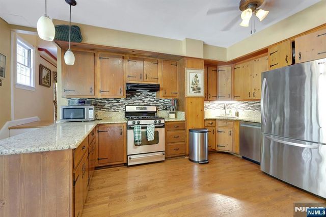 22 Crest Road, Hillsdale, NJ 07642