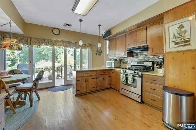 22 Crest Road, Hillsdale, NJ 07642