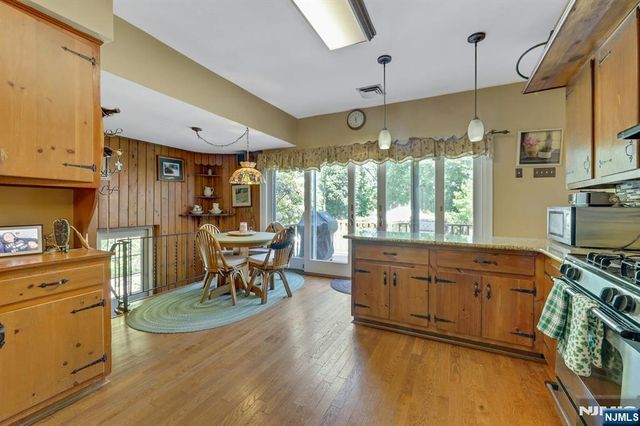 22 Crest Road, Hillsdale, NJ 07642