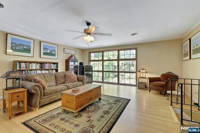 22 Crest Road, Hillsdale, NJ 07642