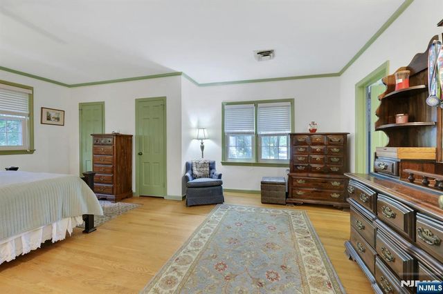 22 Crest Road, Hillsdale, NJ 07642