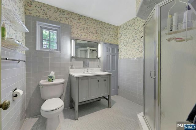 22 Crest Road, Hillsdale, NJ 07642