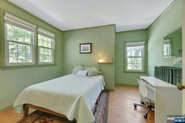 22 Crest Road, Hillsdale, NJ 07642
