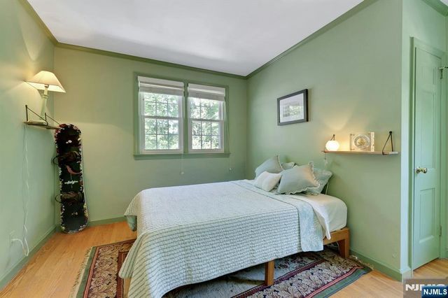 22 Crest Road, Hillsdale, NJ 07642