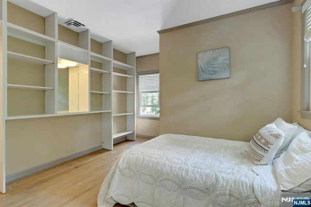 22 Crest Road, Hillsdale, NJ 07642