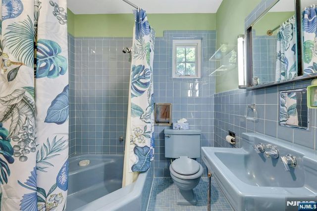 22 Crest Road, Hillsdale, NJ 07642