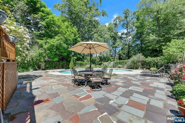 22 Crest Road, Hillsdale, NJ 07642