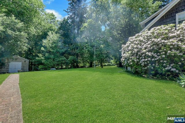 22 Crest Road, Hillsdale, NJ 07642