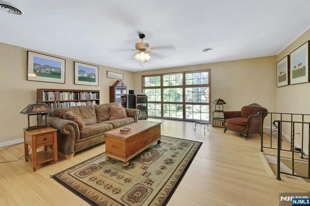 22 Crest Road, Hillsdale, NJ 07642