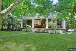 22 Crest Road, Hillsdale, NJ 07642