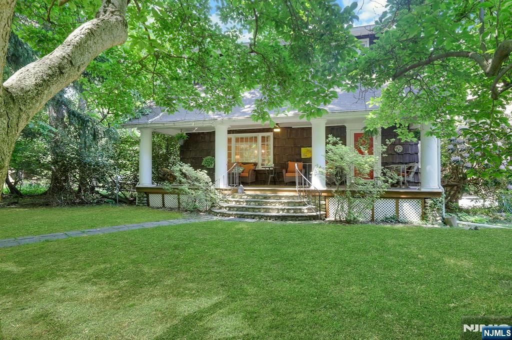 22 Crest Road, Hillsdale, NJ 07642