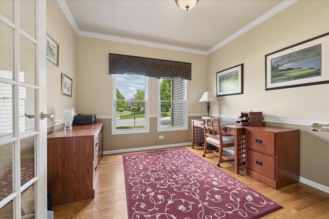 2119 W Thornwood Drive, South Elgin, IL 60177
