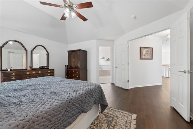 2119 W Thornwood Drive, South Elgin, IL 60177