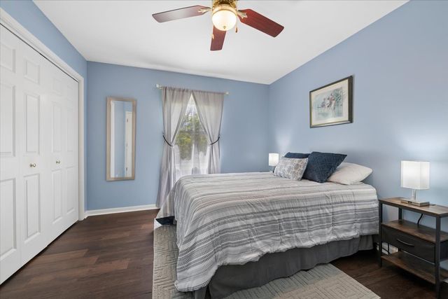 2119 W Thornwood Drive, South Elgin, IL 60177