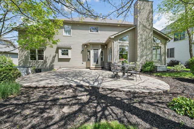 2119 W Thornwood Drive, South Elgin, IL 60177