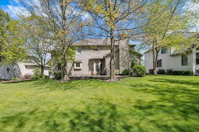 2119 W Thornwood Drive, South Elgin, IL 60177