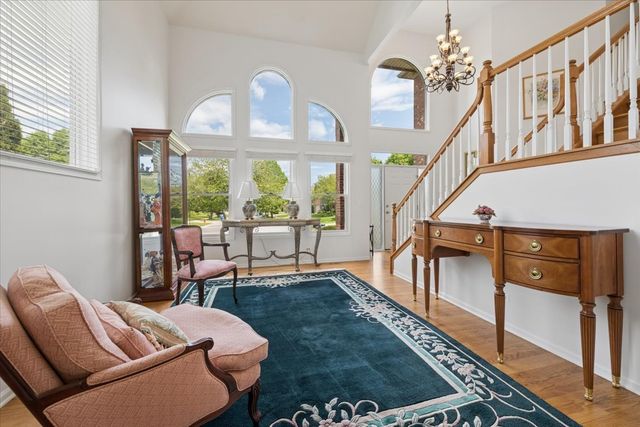 2119 W Thornwood Drive, South Elgin, IL 60177