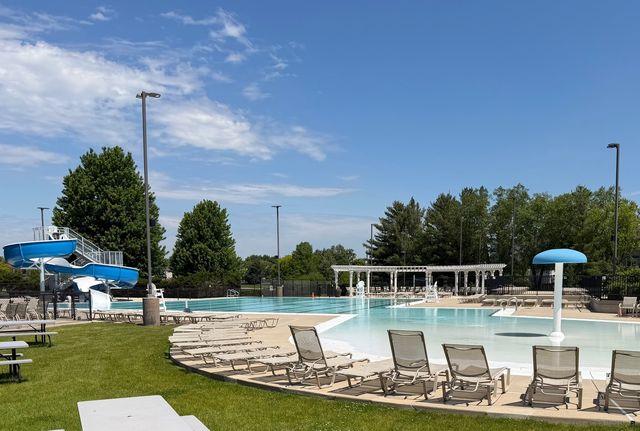 2119 W Thornwood Drive, South Elgin, IL 60177