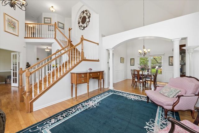 2119 W Thornwood Drive, South Elgin, IL 60177