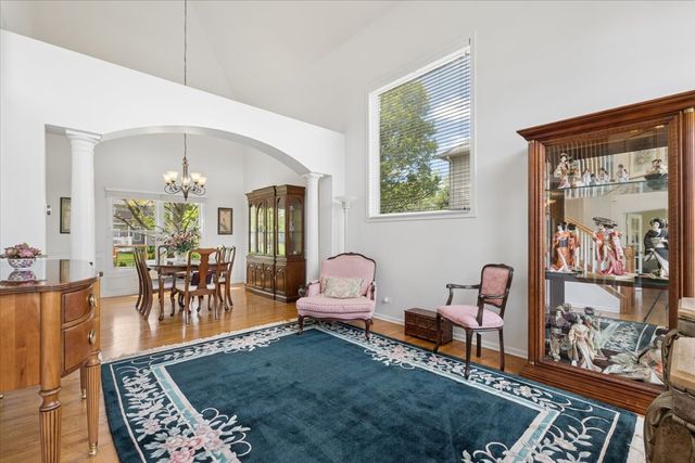 2119 W Thornwood Drive, South Elgin, IL 60177
